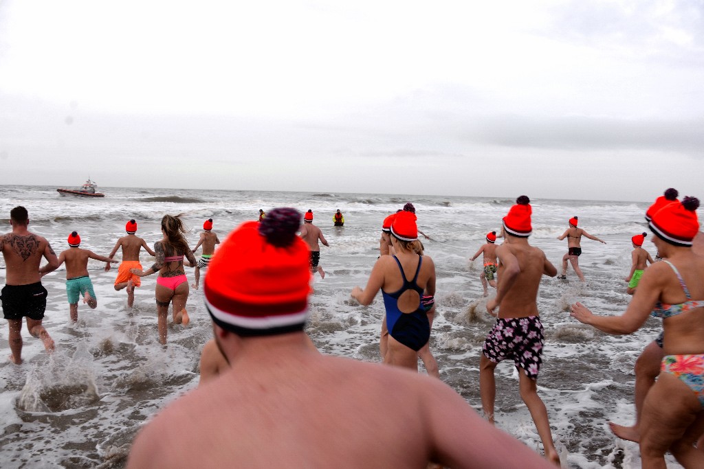 ../Images/Nieuwjaarsduik Nederzandt 2018 036.jpg